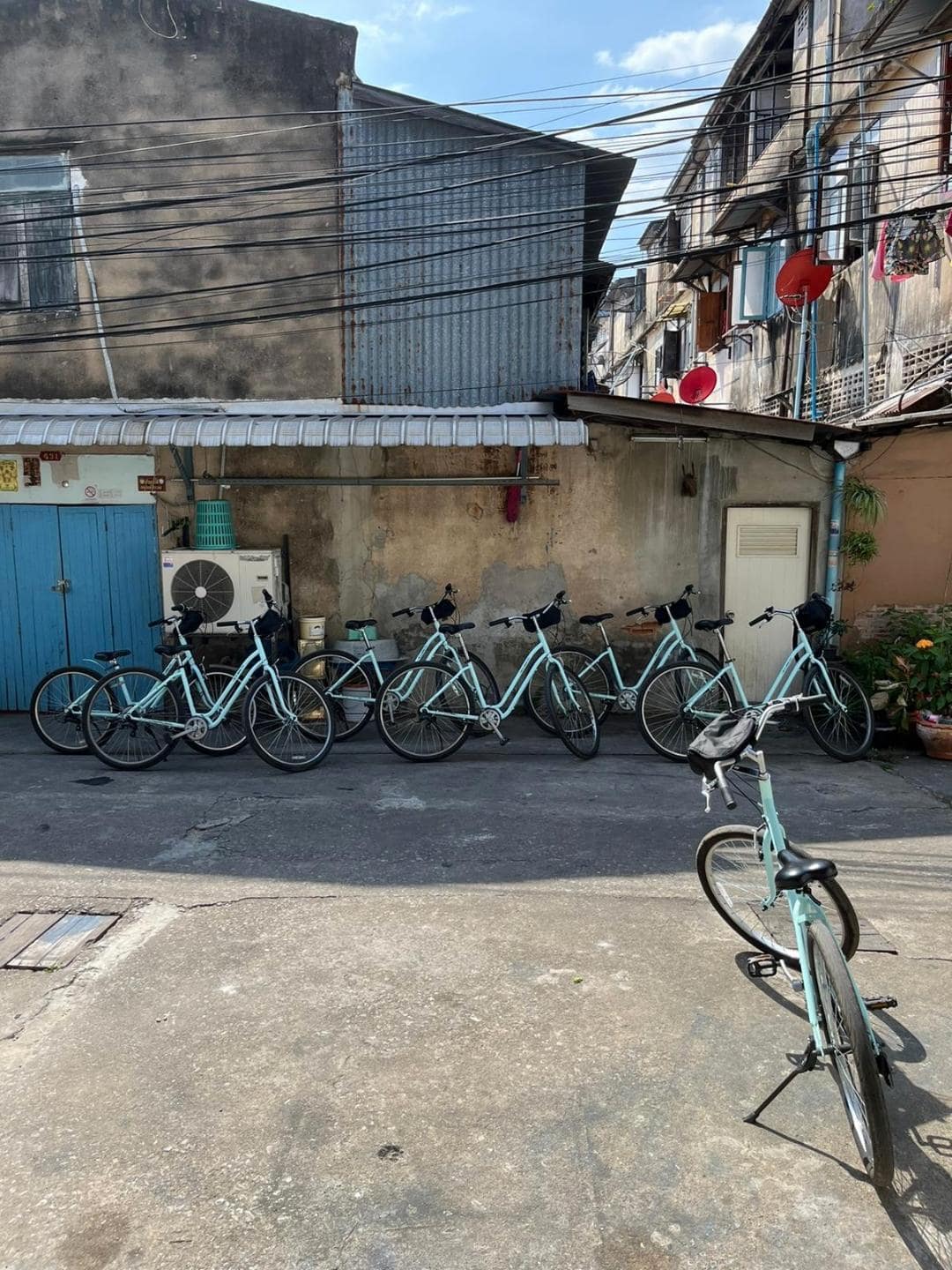 Bicykle pripravené na túru po Bangkoku.