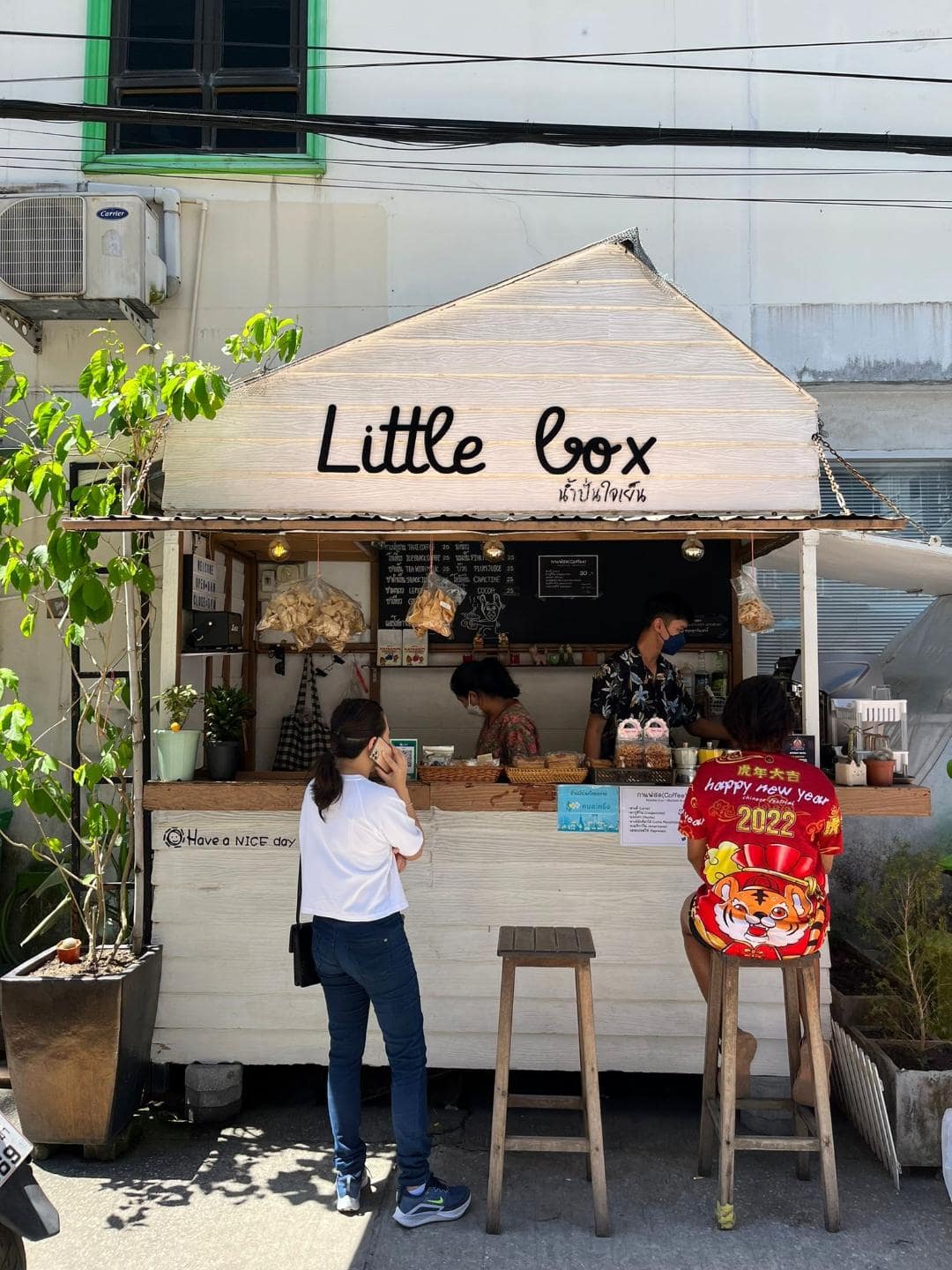Kaviareň Little Box v Patong Beach.