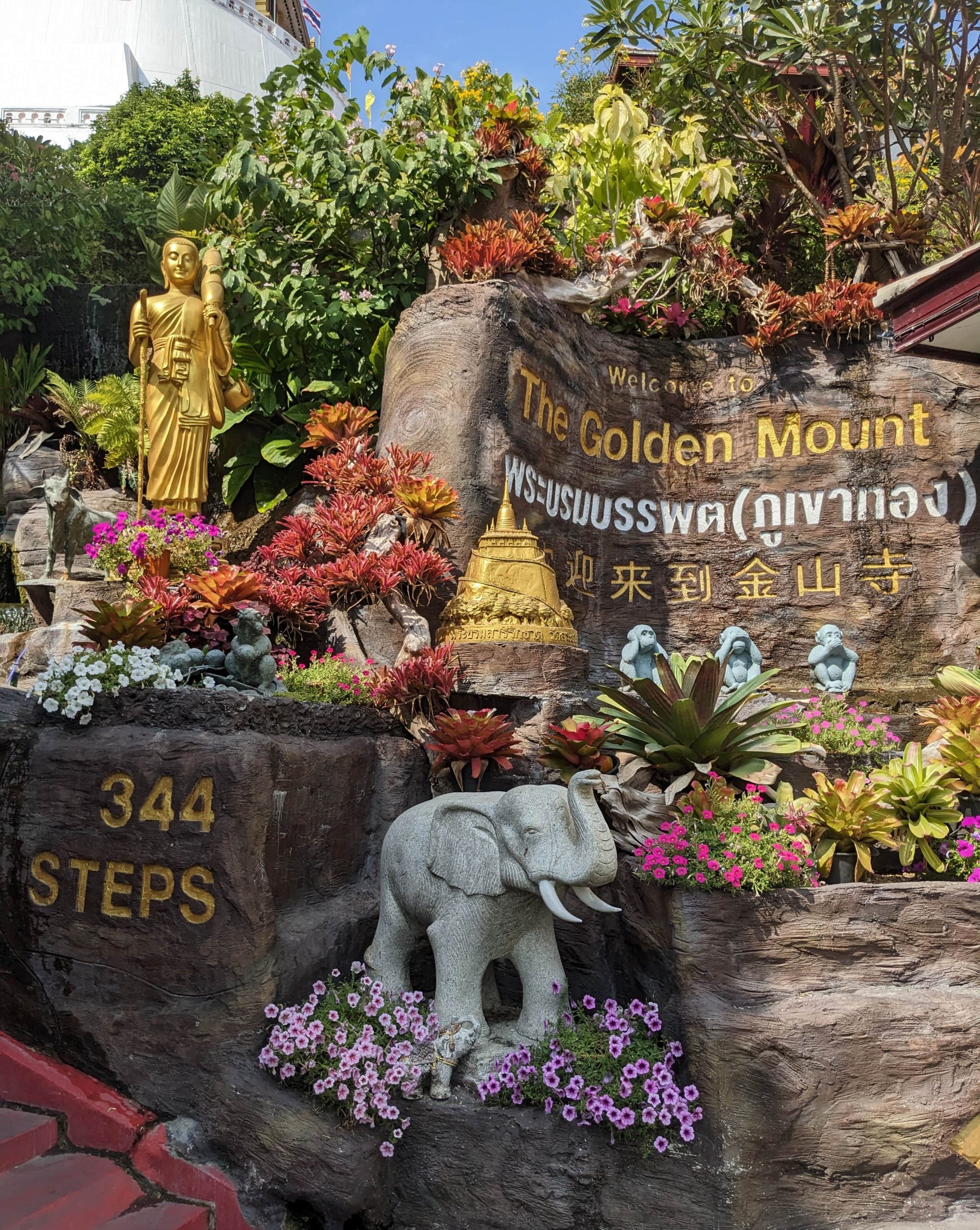 Hinduistický chrám The Golden Mount. K jeho vrcholu si musíte vyšliapať 344 schodov.
