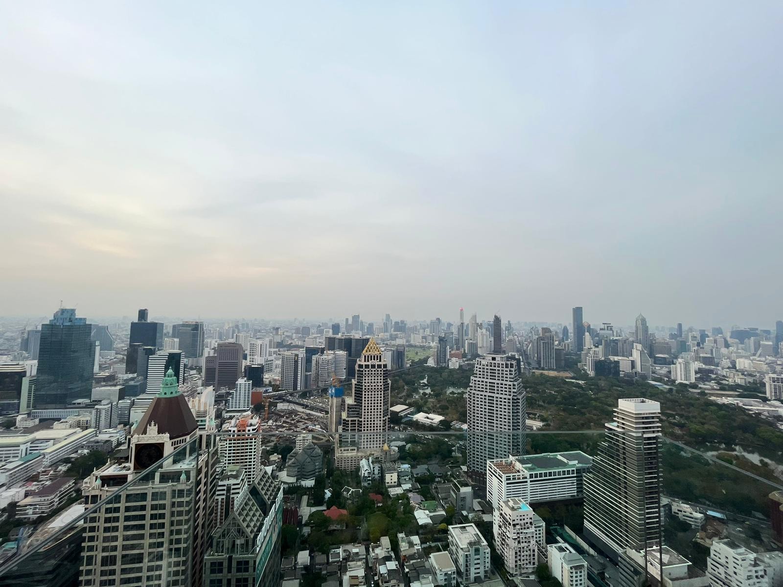 Výhľad na mesto Bangkok z Moon Baru.