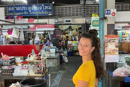 Dievča na thajskom markete.