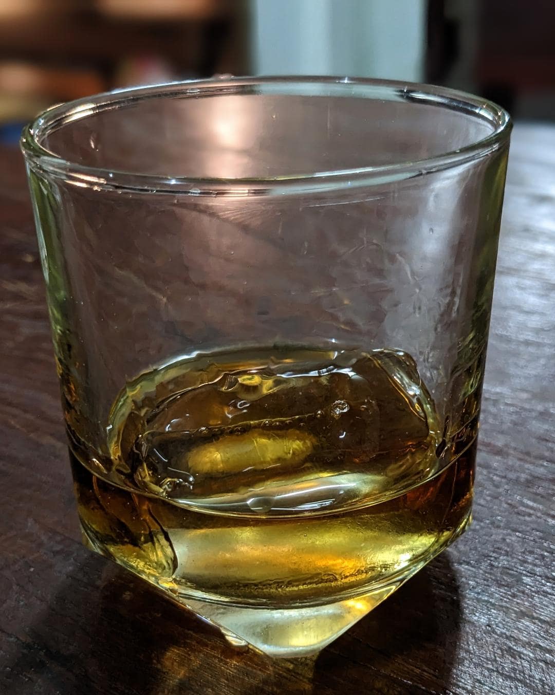 Pohár whiskey.