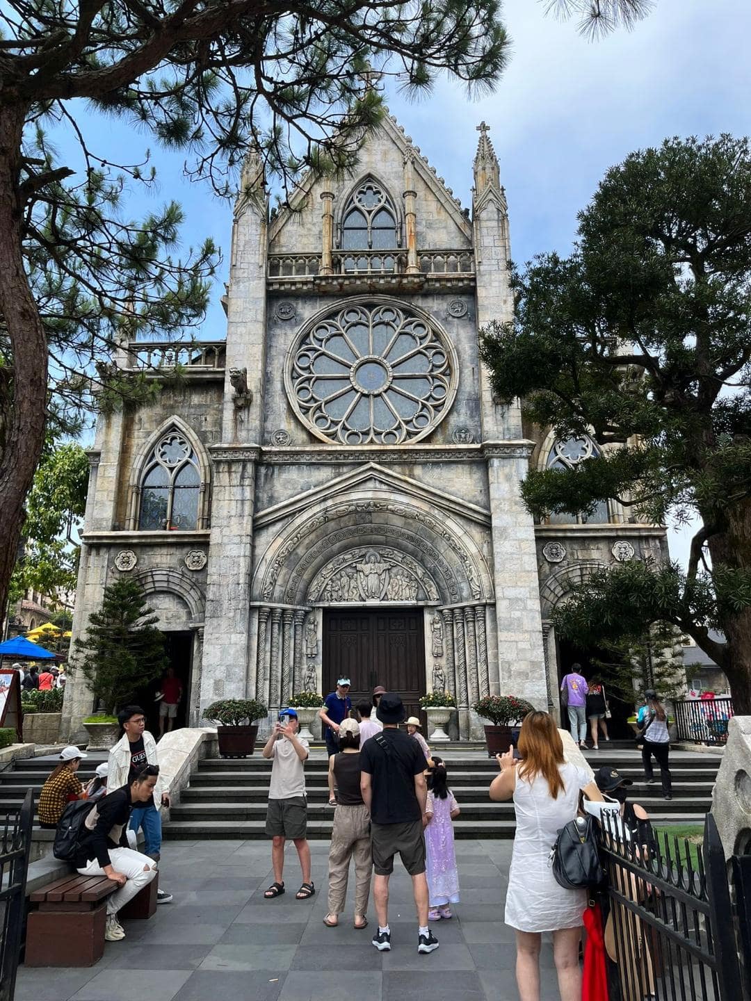 Katedrála Notre-Dame v Ba Na Hills.