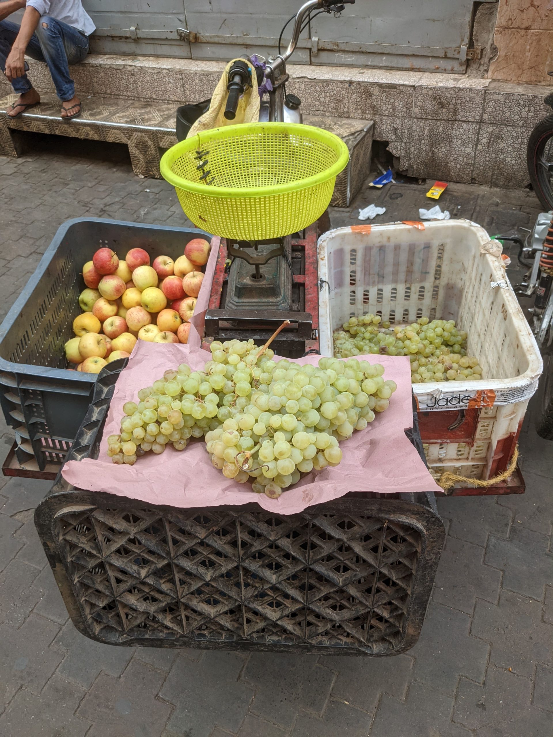 Pouliční predavači ovocia.