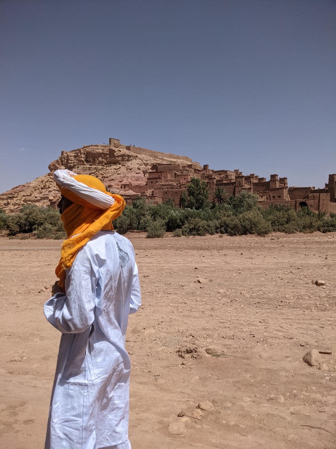 Prehliadka pevnosti Ait Ben Haddou s lokálnym Berberom.