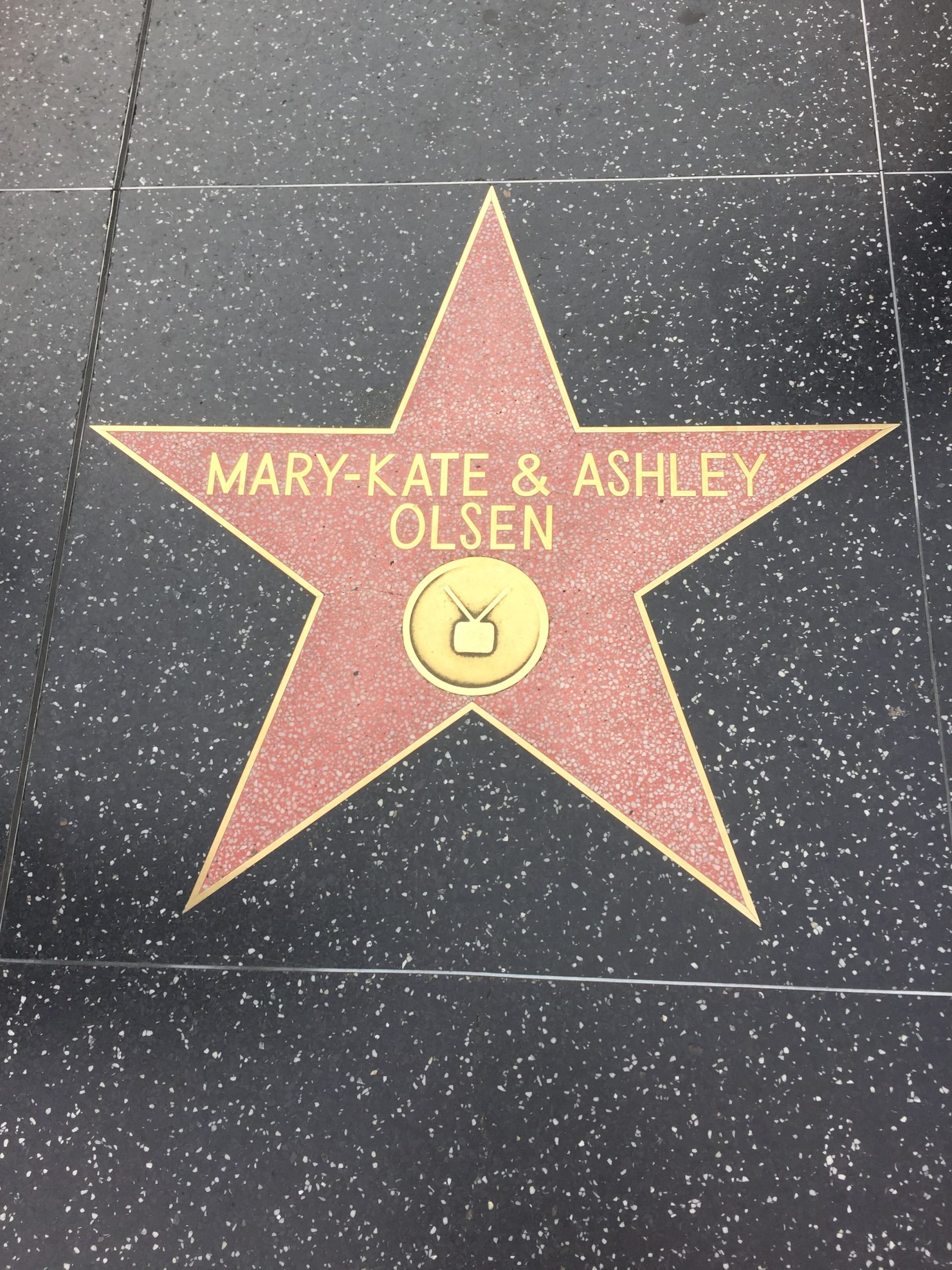 Hviezda s nápisom mien herečiek na Walk of Fame.