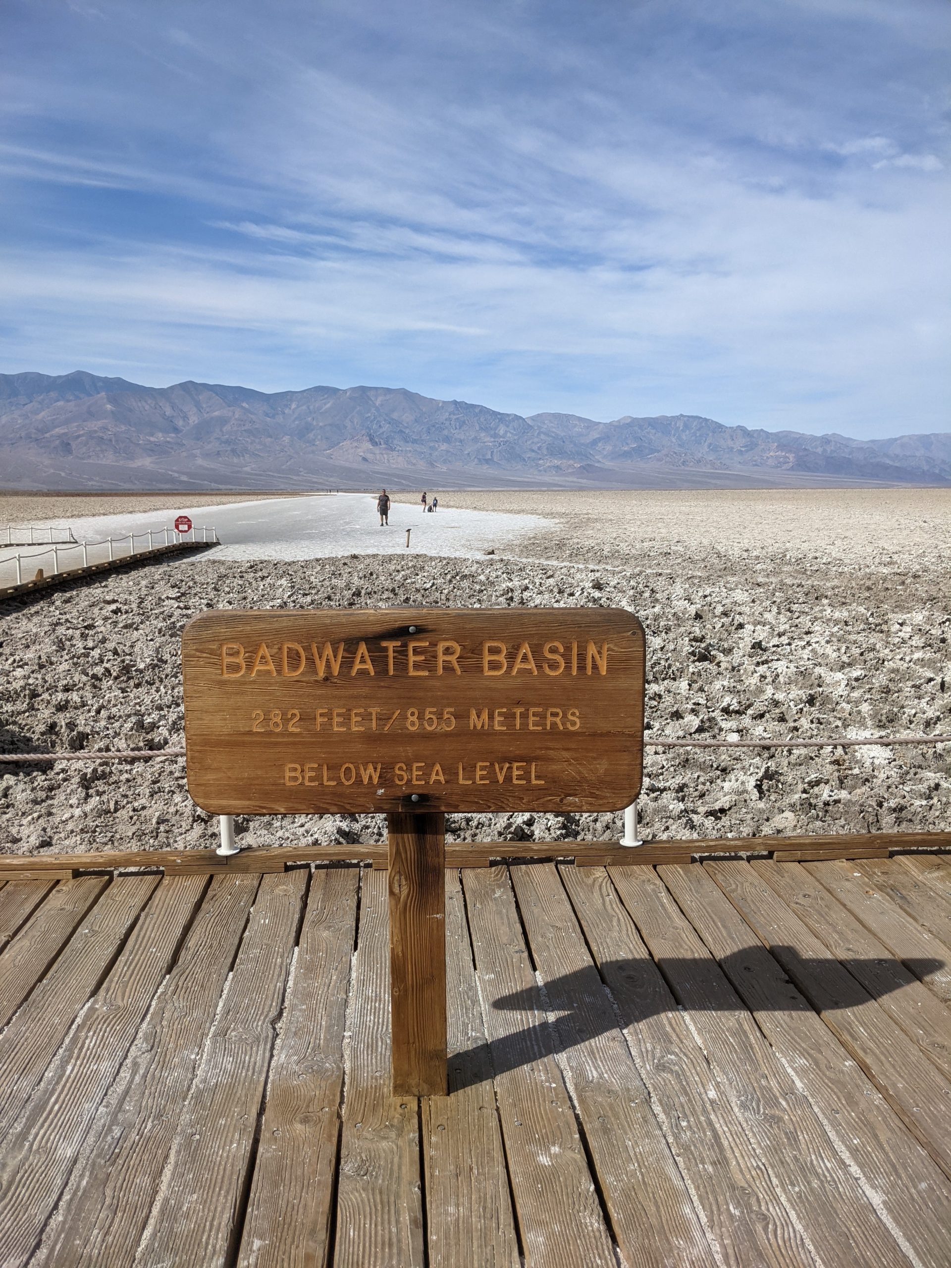 Tabuľa Badwater Basin je na najnižšie položenom mieste v USA.