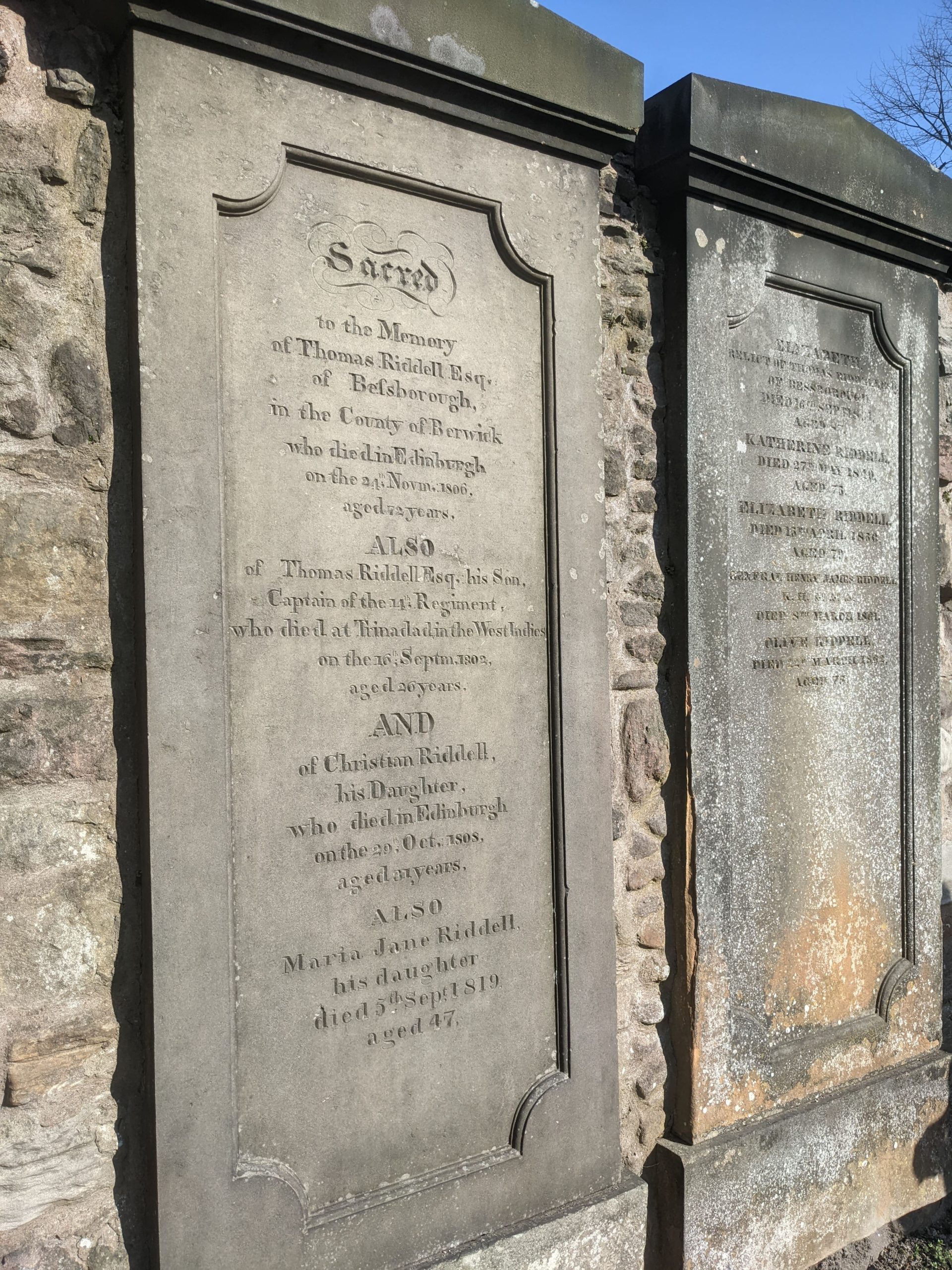 Náhrobný kameň Toma Riddla na cintoríne Greyfriars Kirkyard.
