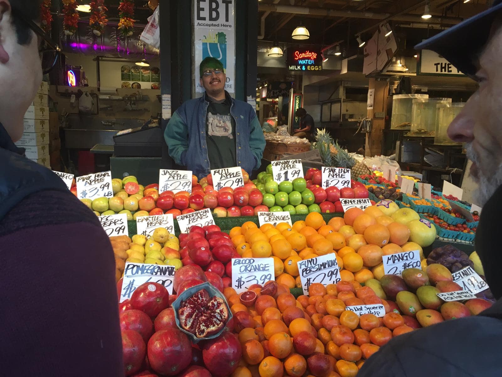 Predavač ovocia v Seattli.