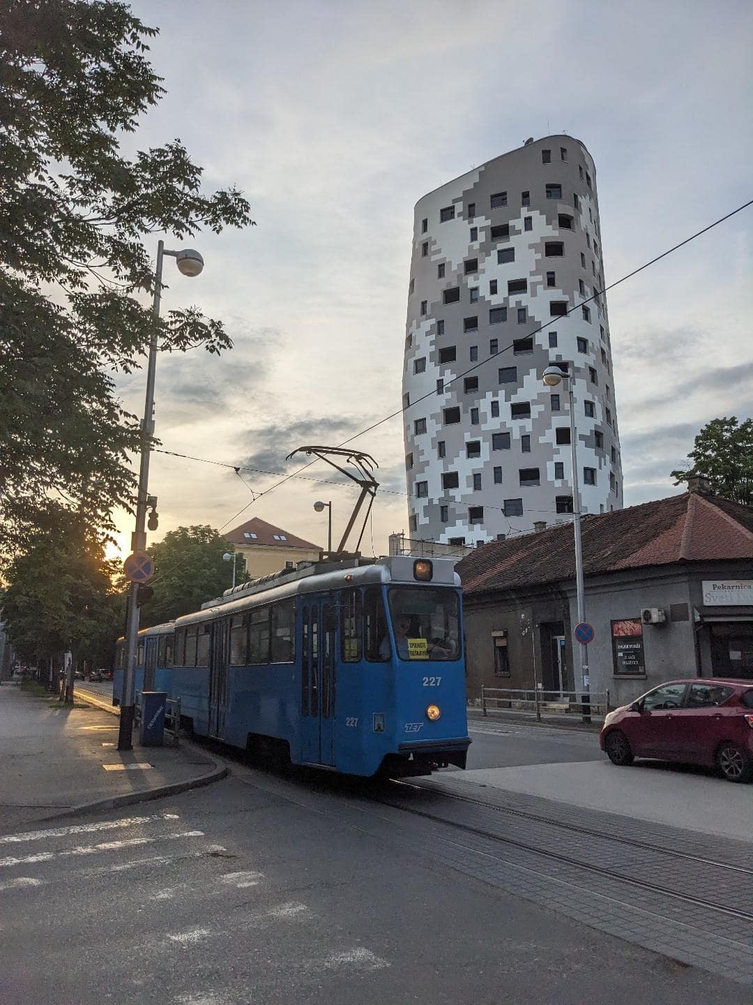 Modrá električka v Záhrebe.