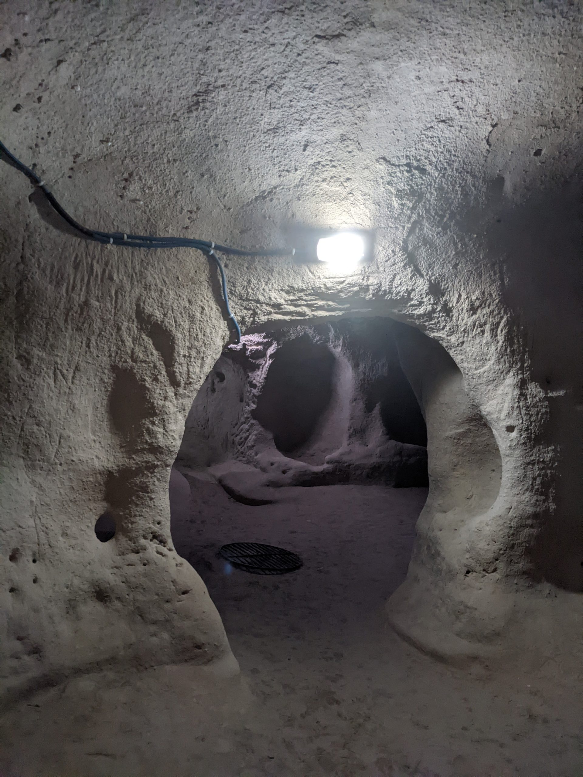 Kamenné podzemné mestečko v Cappadocii.