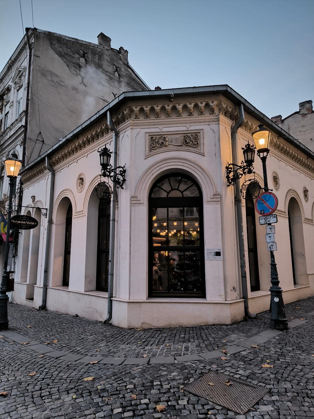 Budova najstaršej kaviarne v Bukurešti.