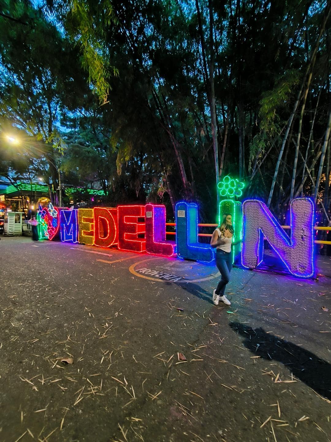 Farebný nápis Medellin.