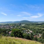 Panoramatický výhľad na Hrad Devín a rieku Morava.