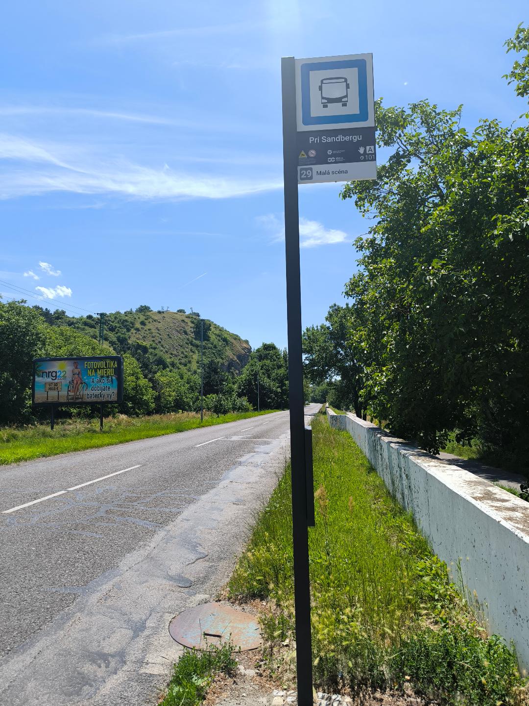 Autobusová zastávka Pri Sandbergu.