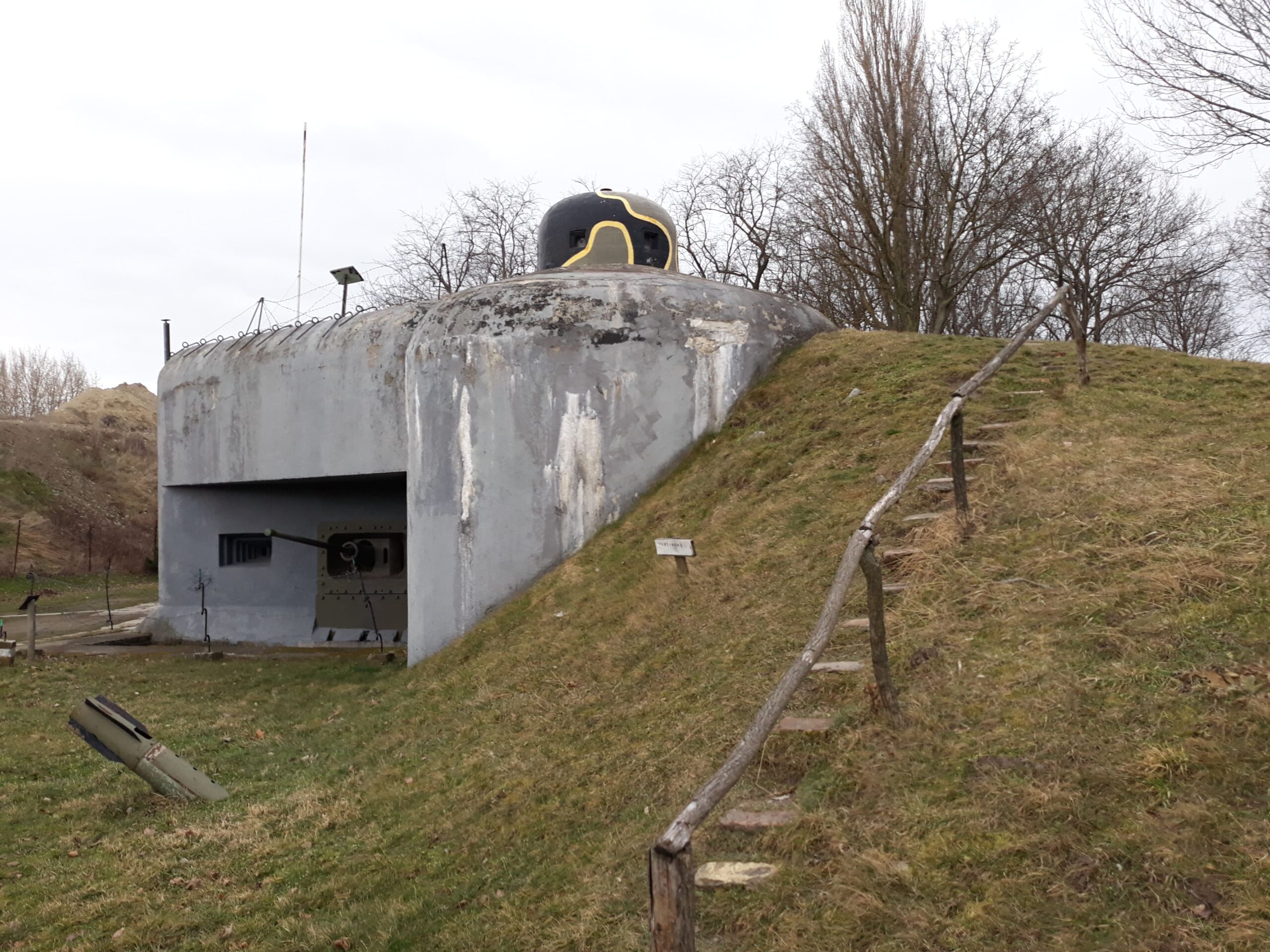 Historický kamenný bratislavský bunker.